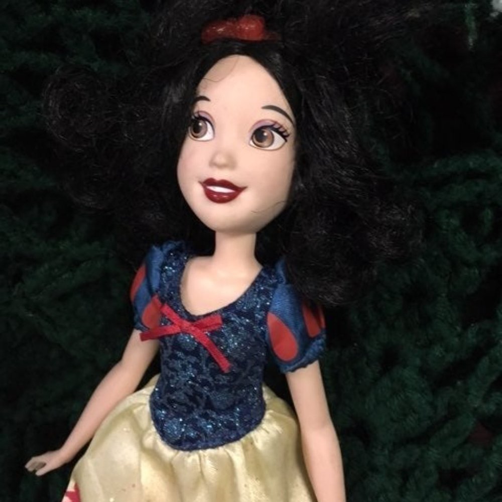 DISNEY PRINCESS SHIMMER DOLL SNOW WHITE
